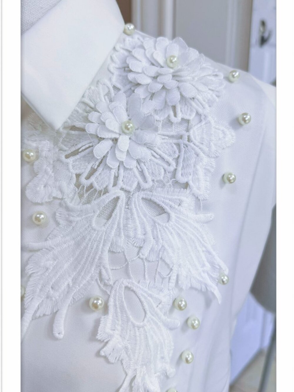 Embroidered White Blouse flower Top, Size L